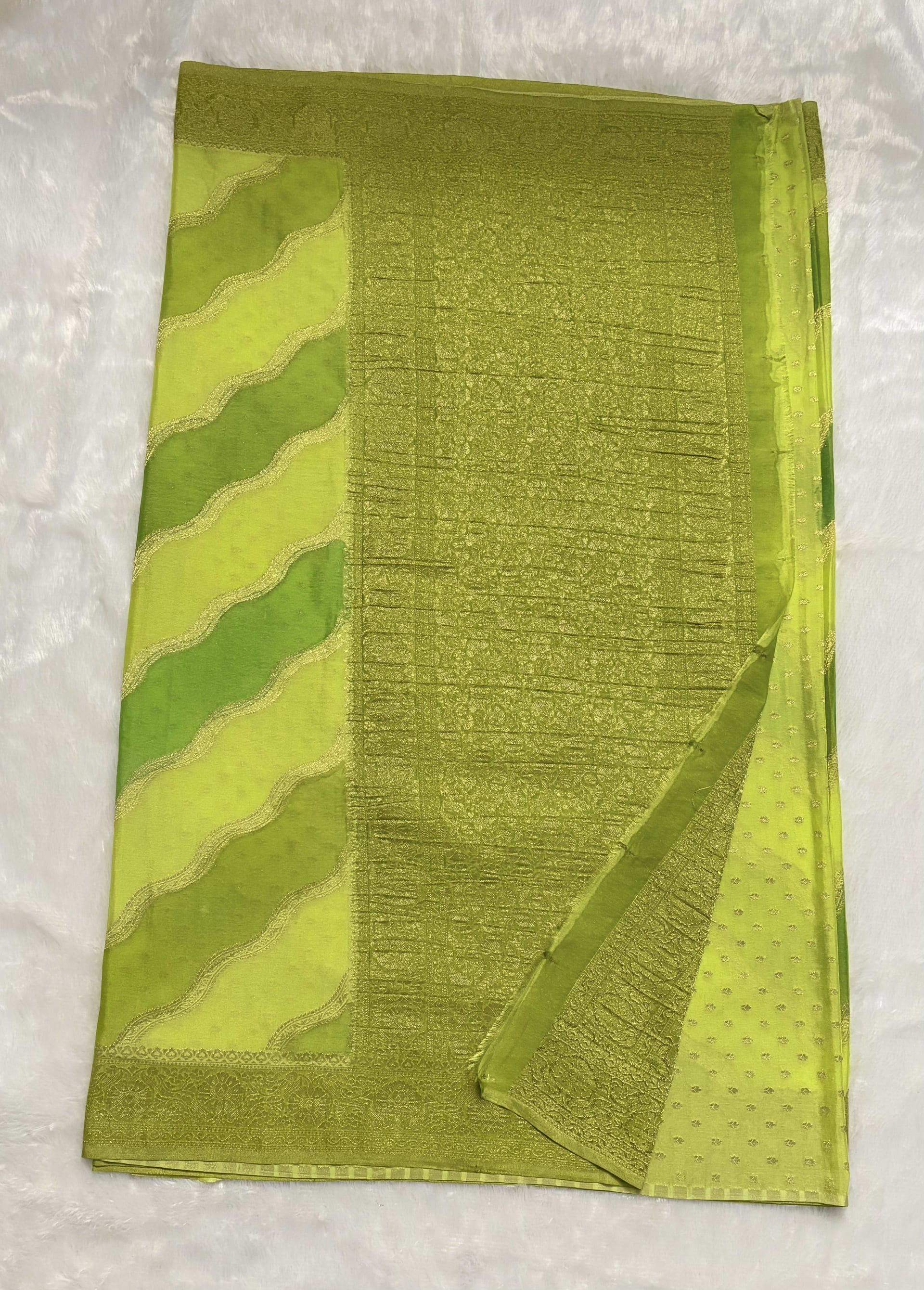 Crush Crepe Saree Rangkart - Green - Wave — Green Banarasi Crepe saree