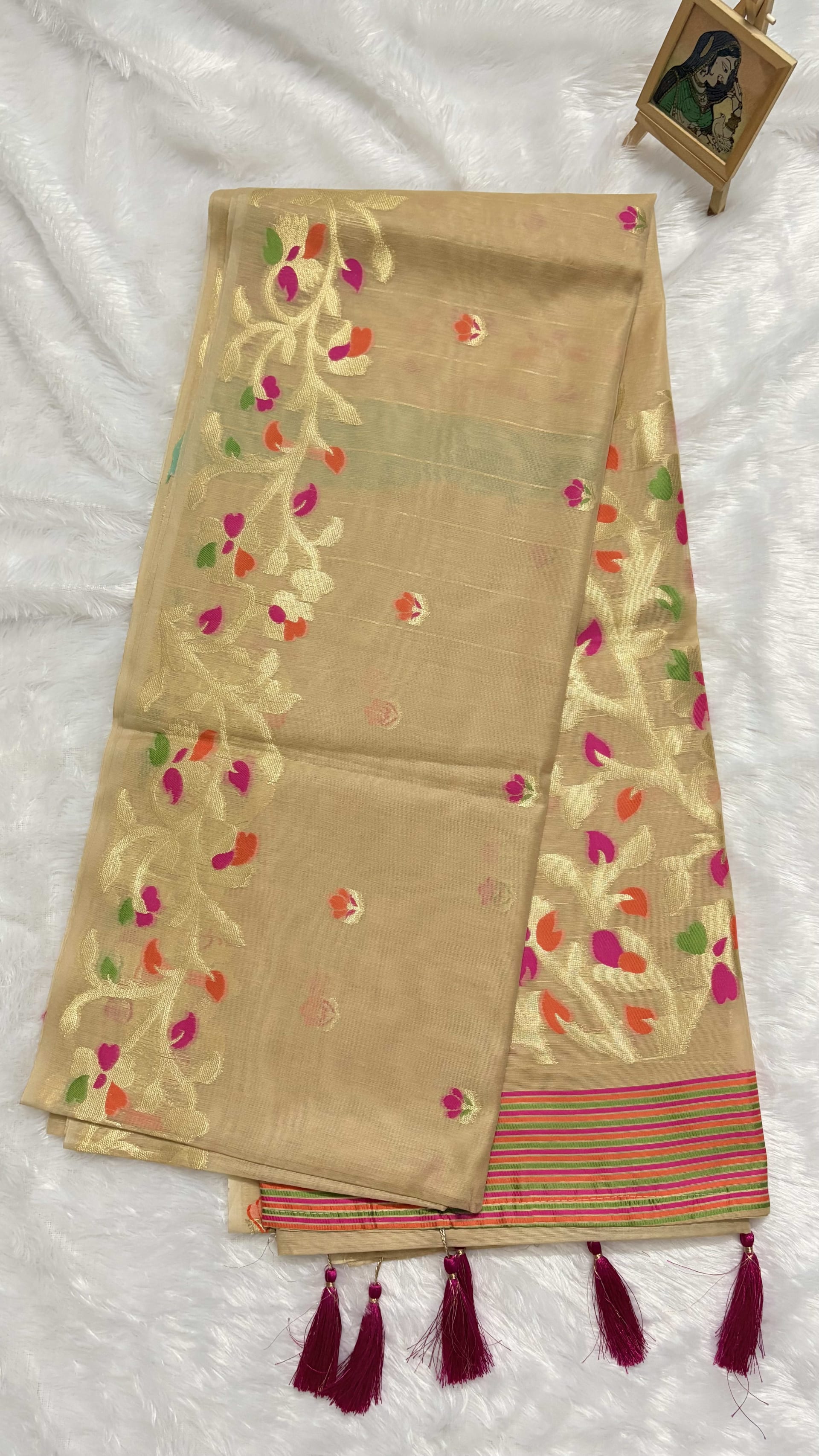 Linen Cotton saree with butta Jamdani weave - Beige — Gold/Beige Jamdani Linen saree