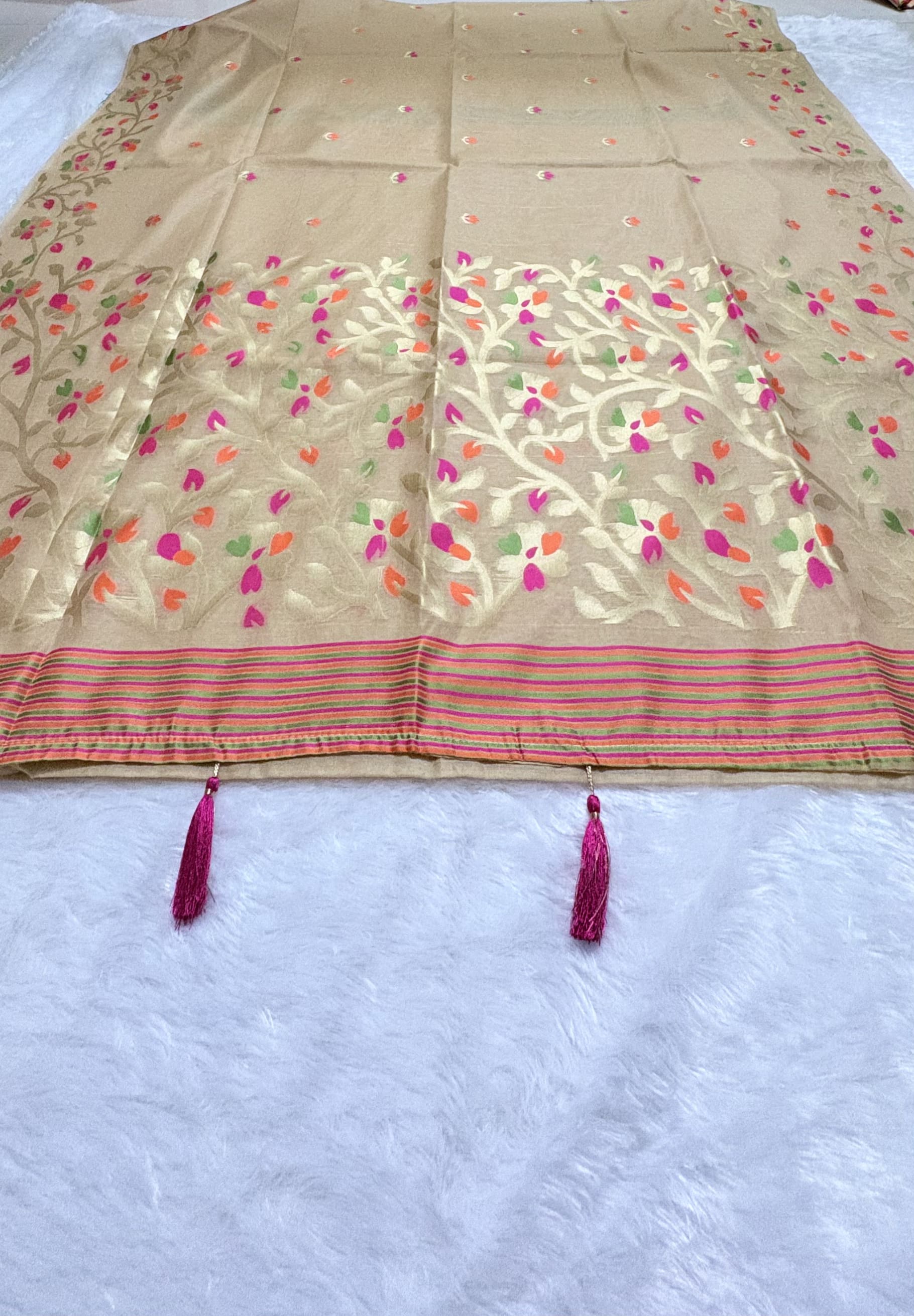 Linen Cotton saree with butta Jamdani weave - Beige — Gold/Beige Jamdani Linen saree