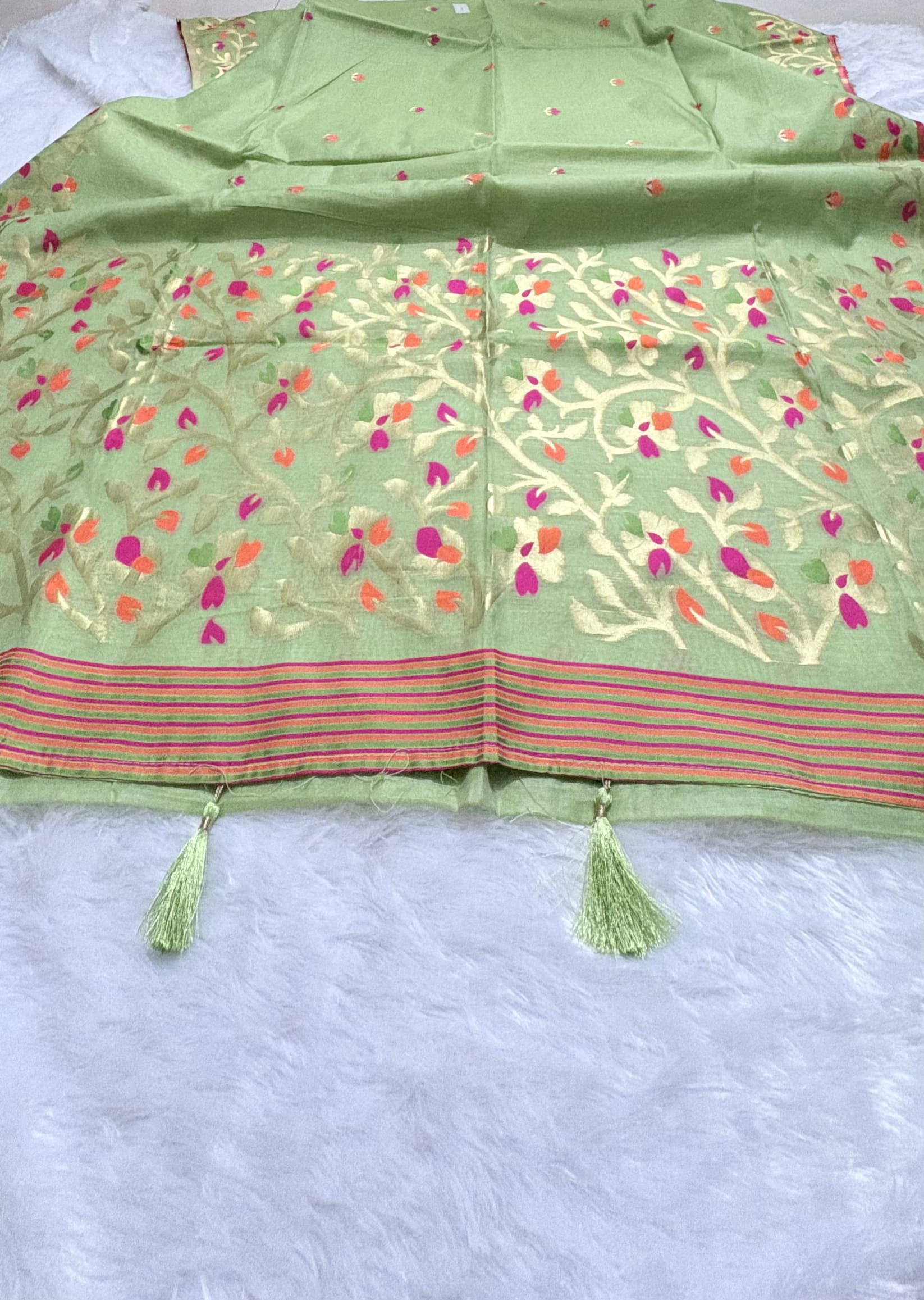 Linen Cotton saree with butta Jamdani weave - Pista green — Green Jamdani Linen saree