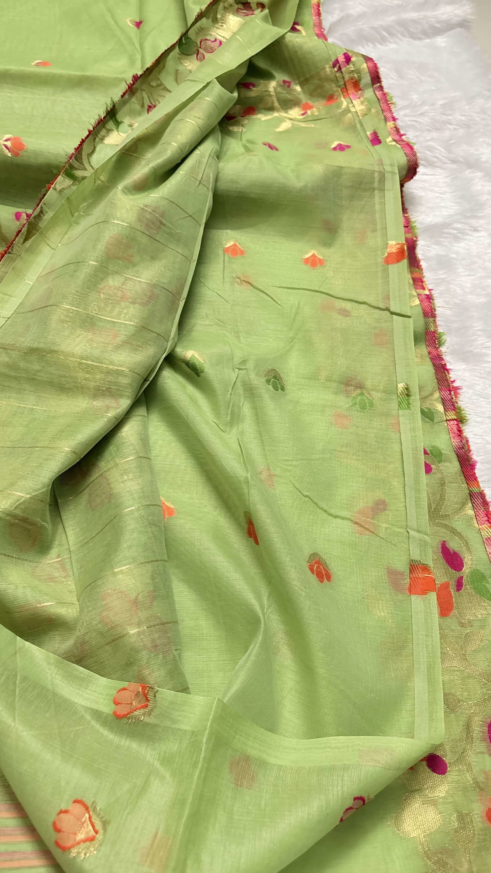 Linen Cotton saree with butta Jamdani weave - Pista green — Green Jamdani Linen saree