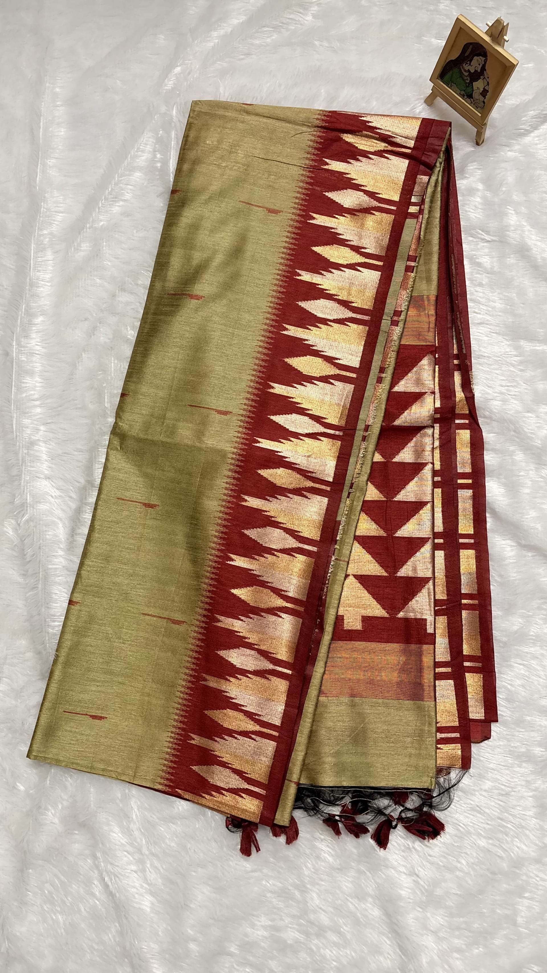Raw Silk with Temple Border Beige — Gold/Beige Jamdani Raw Silk saree