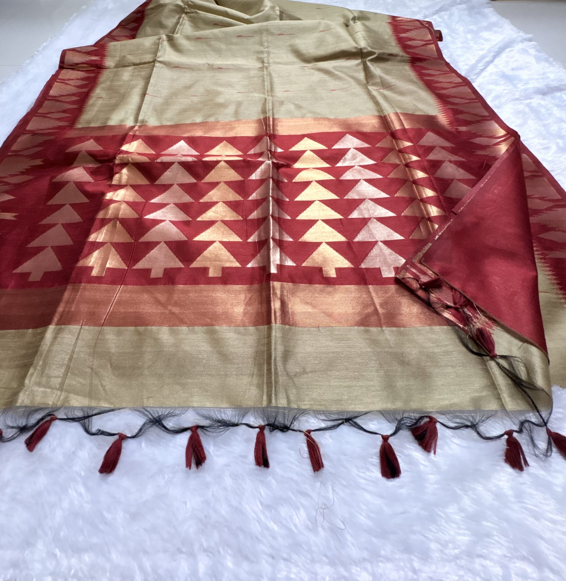 Raw Silk with Temple Border Beige — Gold/Beige Jamdani Raw Silk saree